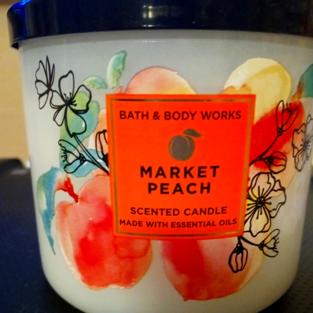 Bath and Body Works Market Peach Candle
